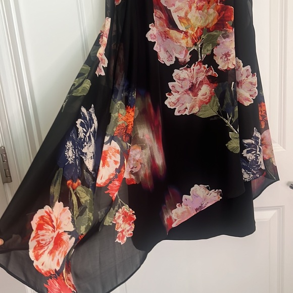 Size 12 back 2 layer with floral front midi dress - Picture 3 of 5